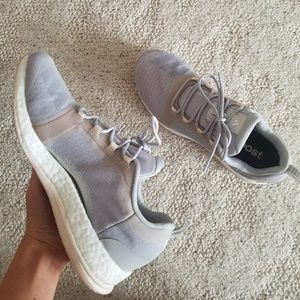 PURE BOOST X TR 2 ADIDAS size 8